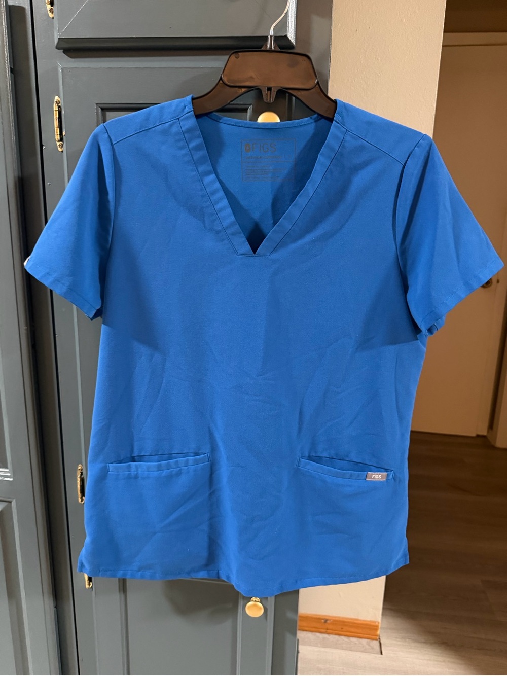FIGS Technical Collection Slim Catarina One-Pocket Scrub Top Blue Size S
